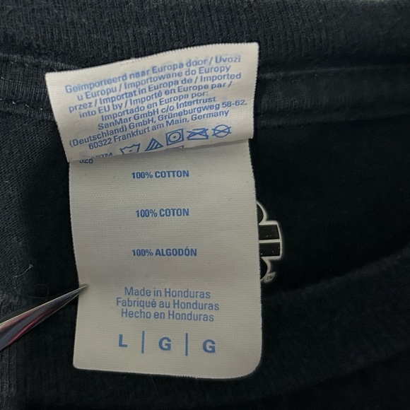 Star Wars The Mandalorian black t-shirt with gray/silver design Men’s size Large - Picture 6 of 7